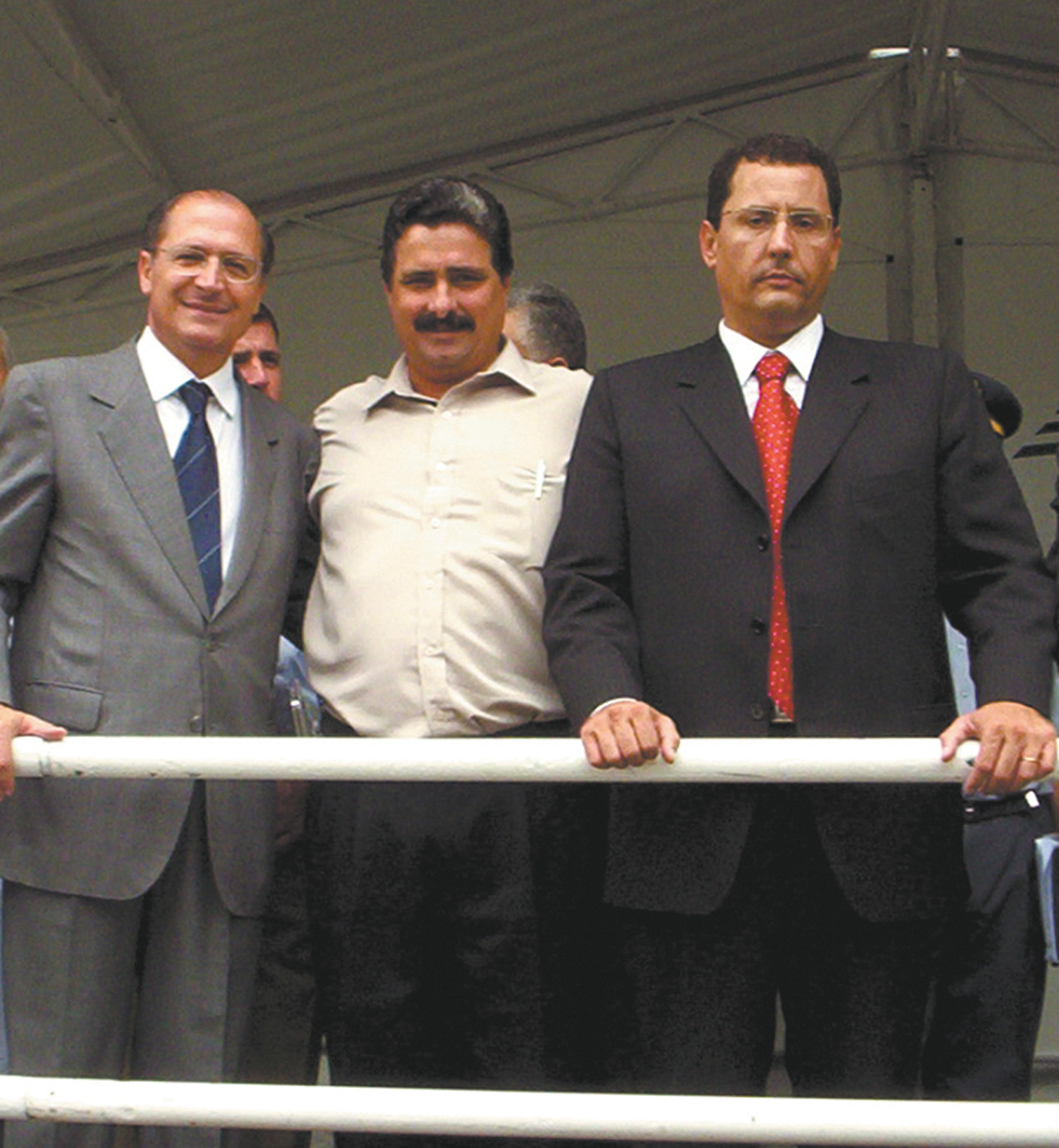 Governador Geraldo Alckmin, deputado Paulo Sergio e Saulo de Castro Filho<a style='float:right;color:#ccc' href='https://www3.al.sp.gov.br/repositorio/noticia/03-2008/PSergio batalhao.jpg' target=_blank><i class='bi bi-zoom-in'></i> Clique para ver a imagem </a>